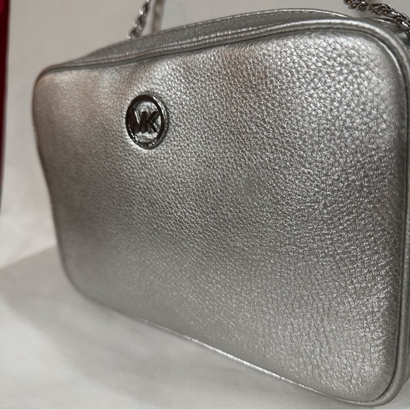 Michael Kors Handbags - NWOT Michael Kors Women’s Metallic Silver Leather Crossbody Bag